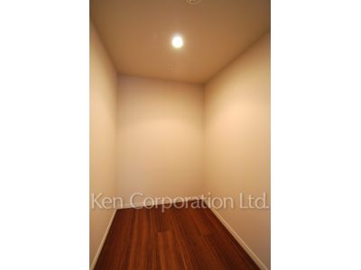 Storage ※Photo of the same layout on 27 floor. Decoration and fixture may differ.