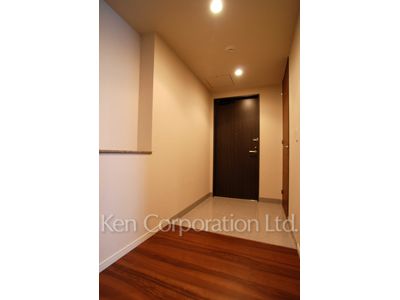 Entrance ※Photo of the same layout on 27 floor. Decoration and fixture may differ.