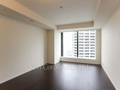 Living-Dining ※Photo of the same layout on 34 floor. Decoration and fixture may differ.