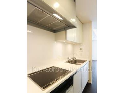 Kitchen ※Photo of the same layout on 34 floor. Decoration and fixture may differ.