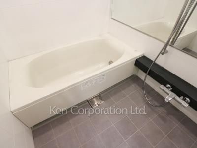 Bath ※Photo of the same layout on 34 floor. Decoration and fixture may differ.