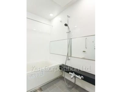 Bath ※Photo of the same layout on 34 floor. Decoration and fixture may differ.