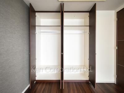 Closet ※Photo of the same layout on 33 floor. Decoration and fixture may differ.