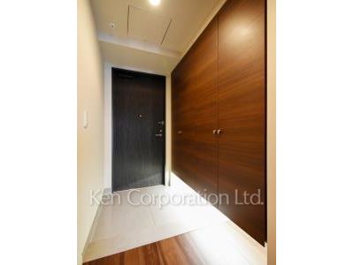 Entrance ※Photo of the same layout on 33 floor. Decoration and fixture may differ.