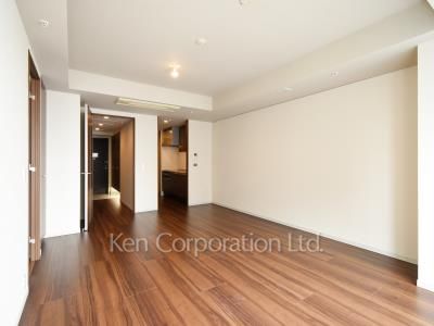 Living-Dining ※Photo of the same layout on 33 floor. Decoration and fixture may differ.