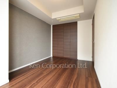 Master Bedroom ※Photo of the same layout on 33 floor. Decoration and fixture may differ.