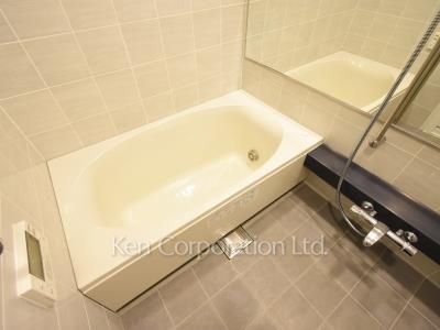 Bath ※Photo of the same layout on 33 floor. Decoration and fixture may differ.
