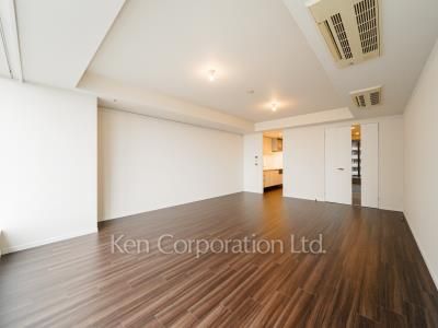 Living-Dining ※Photo of the same layout on 28 floor. Decoration and fixture may differ.