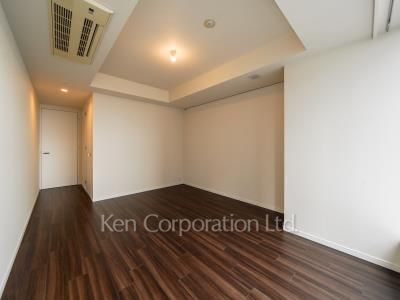 Master Bedroom ※Photo of the same layout on 28 floor. Decoration and fixture may differ.