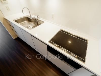 Kitchen ※Photo of the same layout on 28 floor. Decoration and fixture may differ.