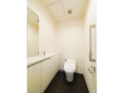Lavatory ※Photo of the same layout on 28 floor. Decoration and fixture may differ.