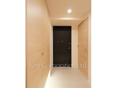 Entrance ※Photo of the same layout on 23 floor. Decoration and fixture may differ.