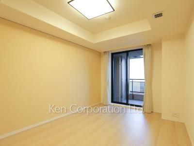 Master Bedroom ※Photo of the same layout on 23 floor. Decoration and fixture may differ.