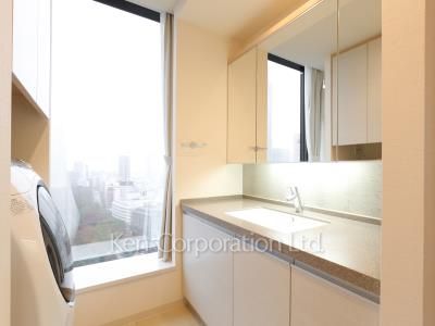 Powder Room ※Photo of the same layout on 23 floor. Decoration and fixture may differ.