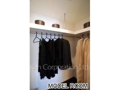 Closet ※Photo of the same layout on 22 floor. Decoration and fixture may differ.