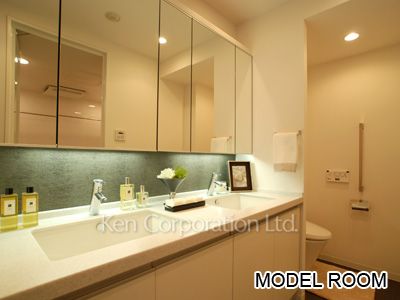Powder Room ※Photo of the same layout on 22 floor. Decoration and fixture may differ.