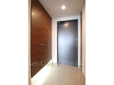 Entrance ※Photo of the same layout on 27 floor. Decoration and fixture may differ.
