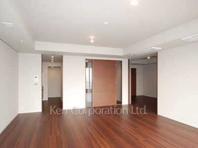 Living-Dining ※Photo of the same layout on 27 floor. Decoration and fixture may differ.