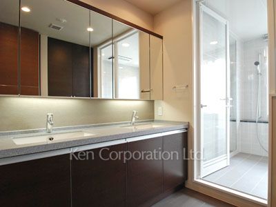 Powder Room ※Photo of the same layout on 27 floor. Decoration and fixture may differ.