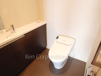 Lavatory ※Photo of the same layout on 27 floor. Decoration and fixture may differ.