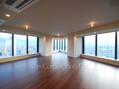 Living-Dining ※Photo of the same layout on 39 floor. Decoration and fixture may differ.