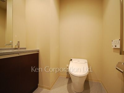 Lavatory ※Photo of the same layout on 39 floor. Decoration and fixture may differ.