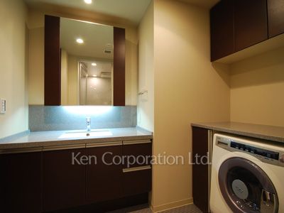 Powder Room ※Photo of the same layout on 39 floor. Decoration and fixture may differ.