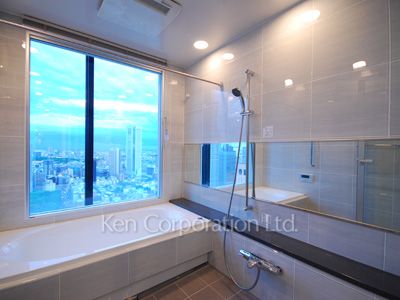 Bath ※Photo of the same layout on 39 floor. Decoration and fixture may differ.