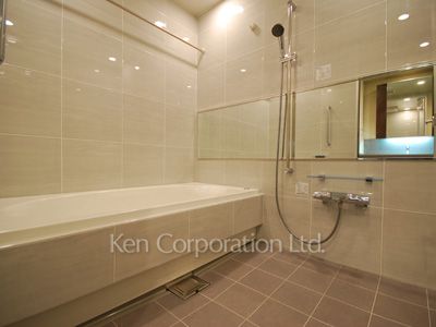 Bath ※Photo of the same layout on 39 floor. Decoration and fixture may differ.