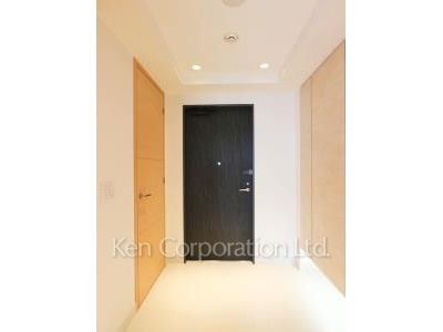Entrance ※Photo of the same layout on 42 floor. Decoration and fixture may differ.