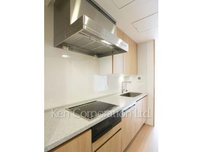 Kitchen ※Photo of the same layout on 42 floor. Decoration and fixture may differ.