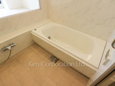 Bath ※Photo of the same layout on 42 floor. Decoration and fixture may differ.