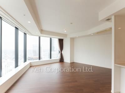 Living-Dining ※Photo of the same layout on 40 floor. Decoration and fixture may differ.