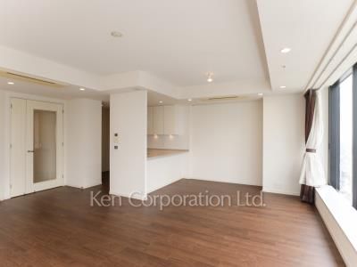 Living-Dining ※Photo of the same layout on 40 floor. Decoration and fixture may differ.