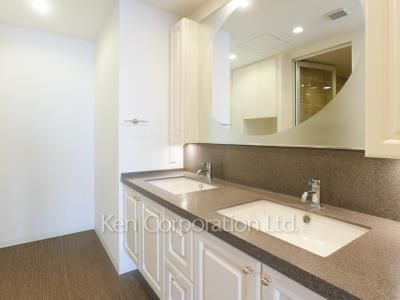 Powder Room ※Photo of the same layout on 40 floor. Decoration and fixture may differ.