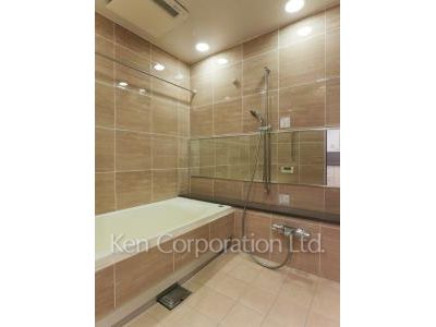 Bath ※Photo of the same layout on 40 floor. Decoration and fixture may differ.