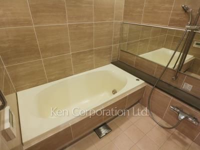 Bath ※Photo of the same layout on 40 floor. Decoration and fixture may differ.