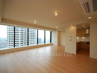 Living-Dining ※Photo of the same layout on 35 floor. Decoration and fixture may differ.