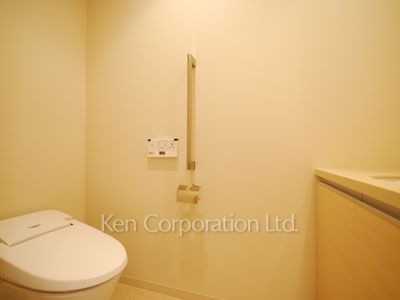 Lavatory ※Photo of the same layout on 35 floor. Decoration and fixture may differ.