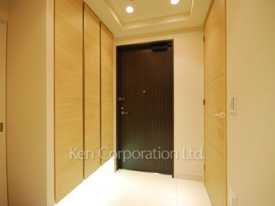 Entrance ※Photo of the same layout on 35 floor. Decoration and fixture may differ.