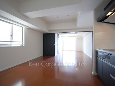 Living-Dining ※Photo of the same layout on 9 floor. Decoration and fixture may differ.