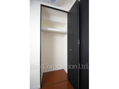 Closet ※Photo of the same layout on 9 floor. Decoration and fixture may differ.