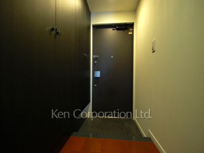 Entrance ※Photo of the same layout on 9 floor. Decoration and fixture may differ.