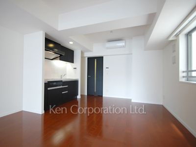 Living-Dining ※Photo of the same layout on 9 floor. Decoration and fixture may differ.