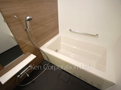Bath ※Photo of the same layout on 9 floor. Decoration and fixture may differ.