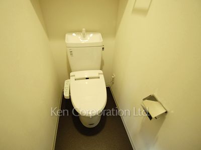 Lavatory ※Photo of the same layout on 9 floor. Decoration and fixture may differ.