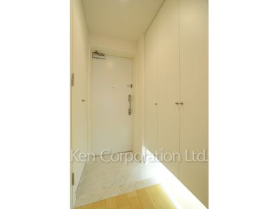 Entrance ※Photo of the same layout on 2 floor. Decoration and fixture may differ.