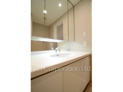 Powder Room ※Photo of the same layout on 2 floor. Decoration and fixture may differ.