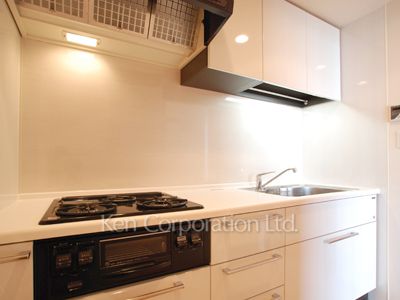 Kitchen ※Photo of the same layout on 15 floor. Decoration and fixture may differ.