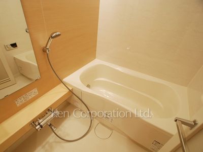 Bath ※Photo of the same layout on 15 floor. Decoration and fixture may differ.